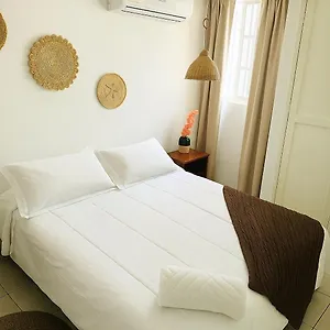 https://habitacion-frente-a-centro-comercial-con-a-a.hotels-in-barranquilla.com
